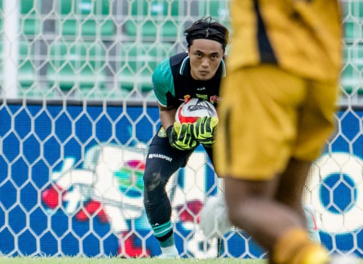 Kiper Persebaya Ernando Ari Dipuji Mantan Pelatih, Penyelamat Bajol Ijo!