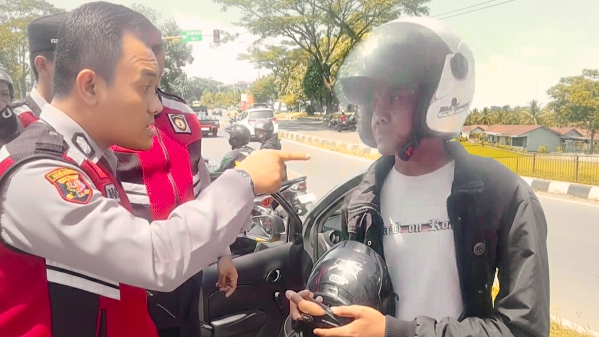 Duo Matel Kicep Gagal Tarik Motor di Bandung, Dikasih Paham Pak Polisi: Mana Surat Pengadilan!?