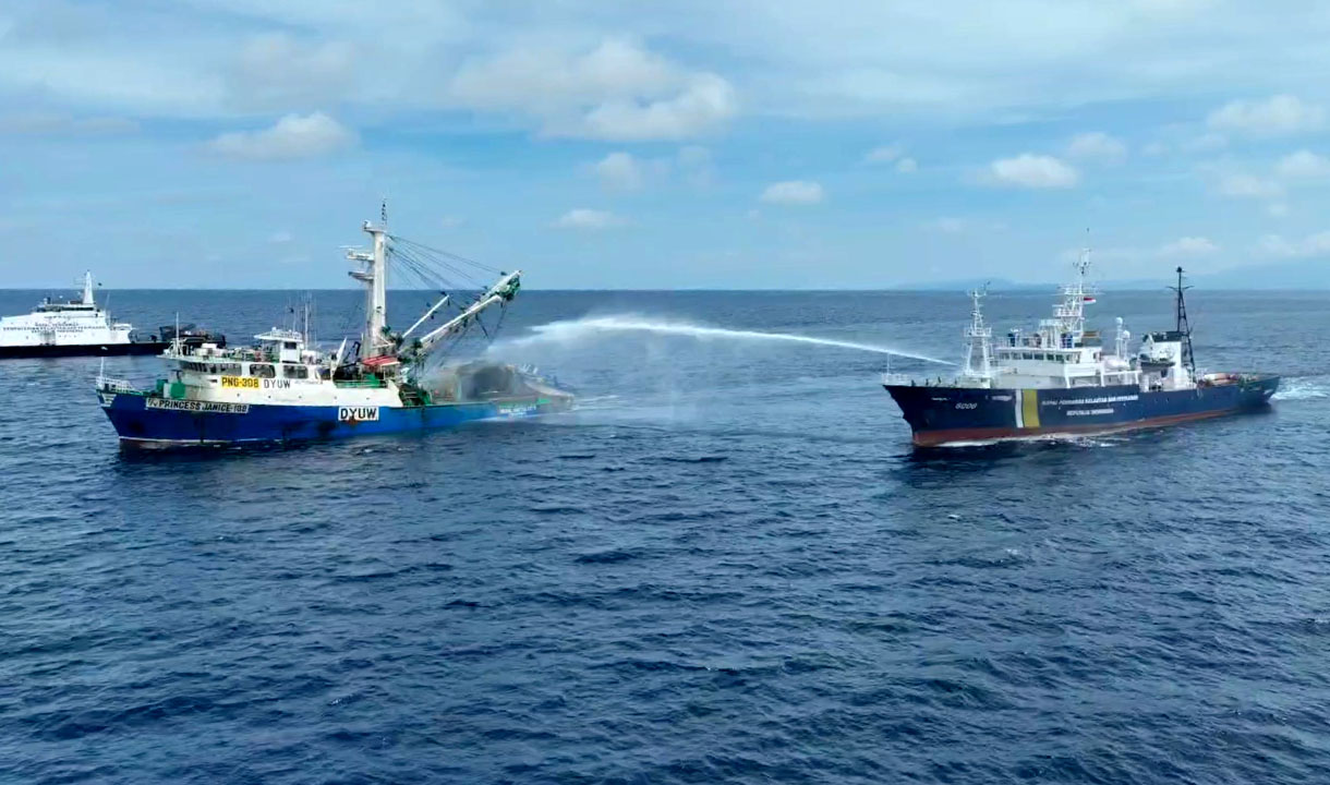 Kapal Ikan Ilegal Filipina Berukuran 754 GT Diringkus KKP di Samudera Pasifik, Amankan Rumpon Nelayan Filipina 