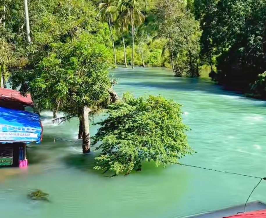 Ajaib! Warga Sumbar Takjub Air Sungai Ombilin Mendadak Jernih Pasca Banjir, Disebut Mirip Sungai Aare di Swiss