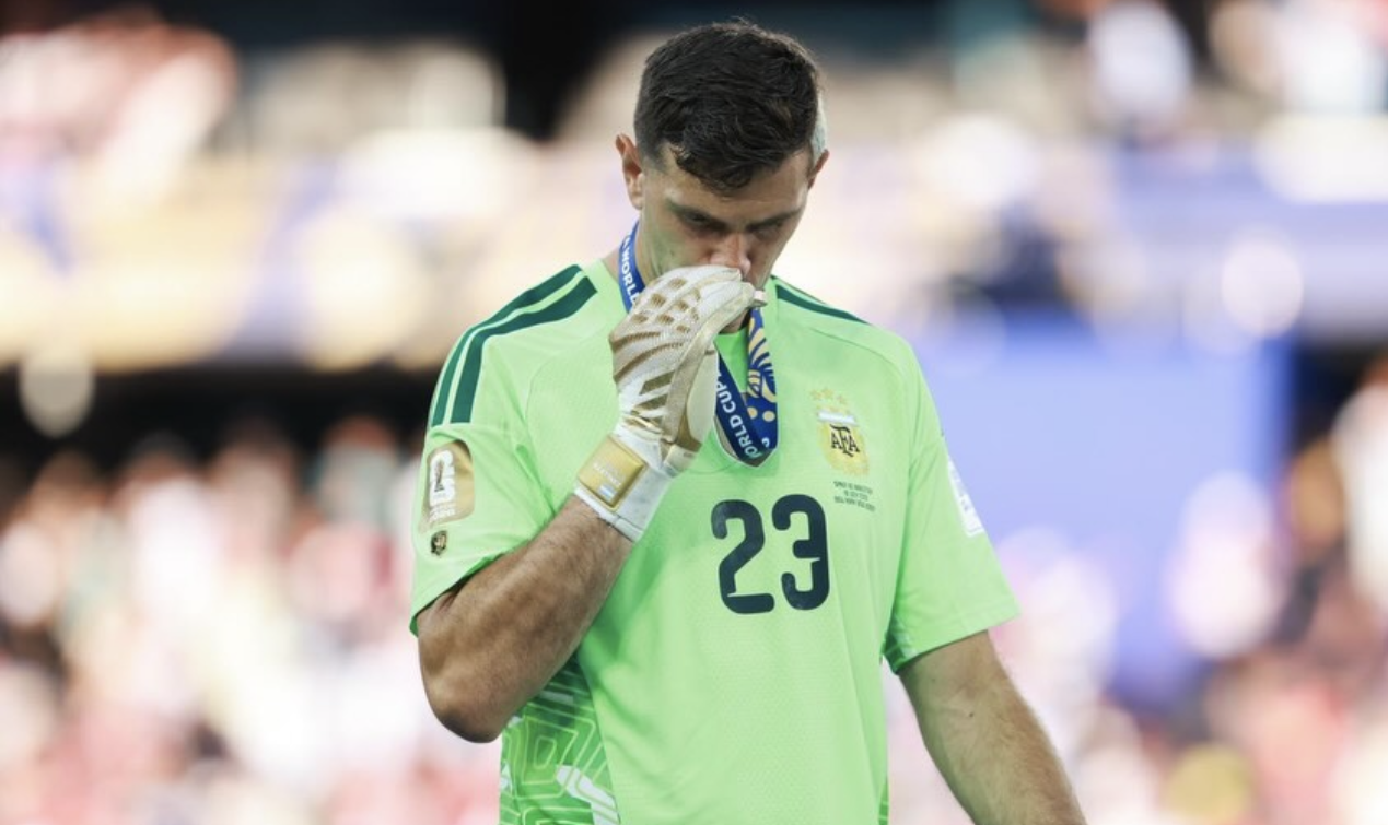 Muak dengan Performa Robert Sanchez, Chelsea Gencar Kejar Emiliano Martinez﻿