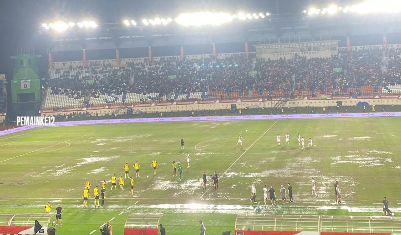 Si Jalak Harupat Becek, Pertandingan Final Piala Presiden Oxford United vs Port FC Sempat Dihentikan Wasit