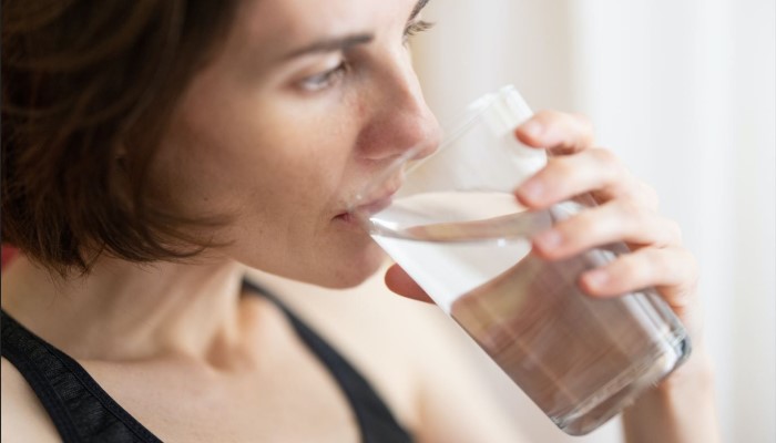 Bangun Tidur Langsung Minum Air Putih Ternyata Bisa Munculkan 5 Manfaat Ini Loh!