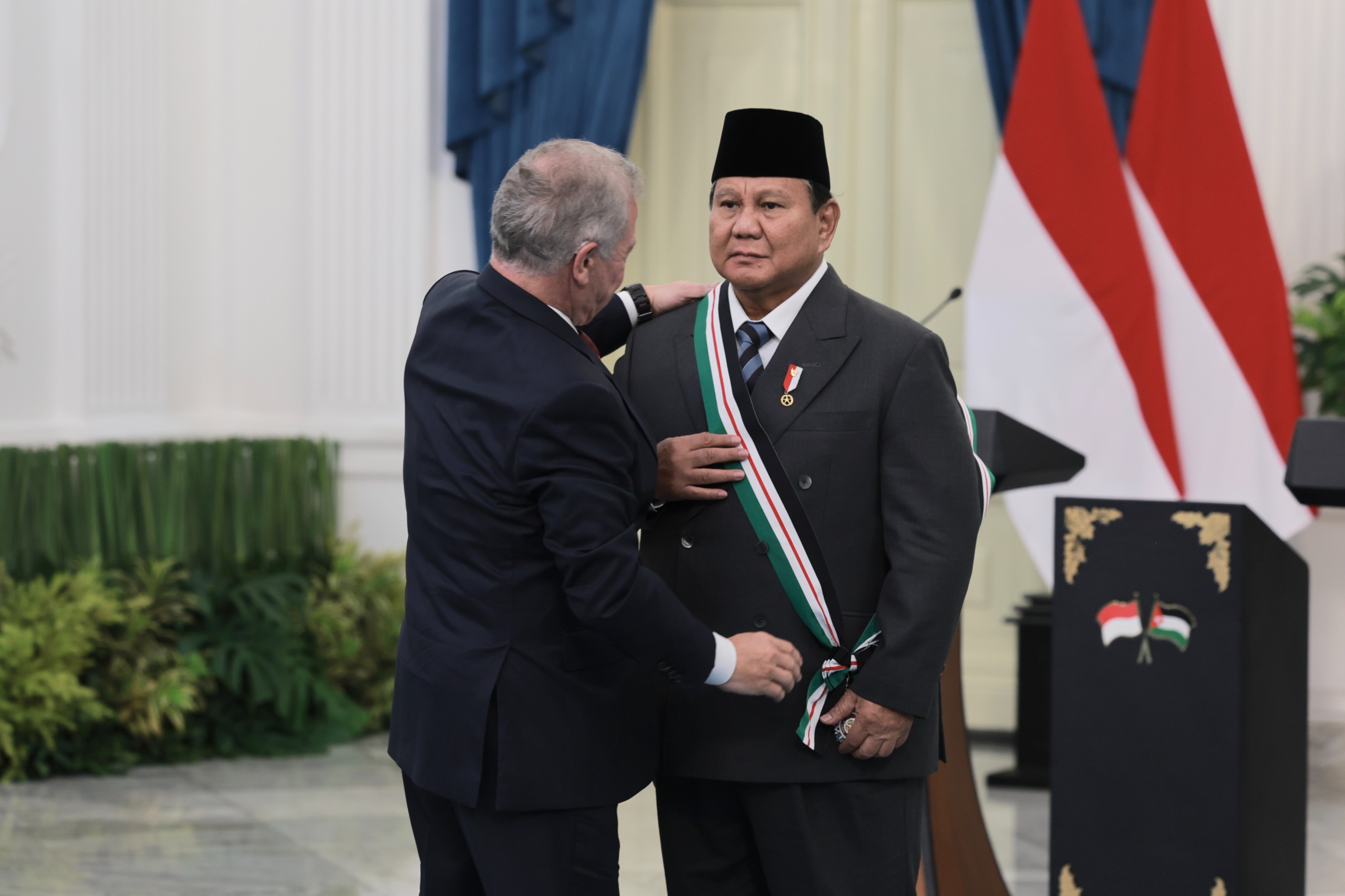 Raja Abdullah II Anugerahkan Bejeweled Grand Cordon Al-Nahda kepada Presiden Prabowo