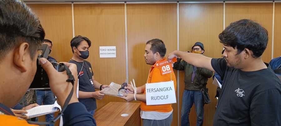 Polisi Rekonstruksi Kasus Pembunuhan Dan Pembuangan Mayat Di Kolong Tol ...