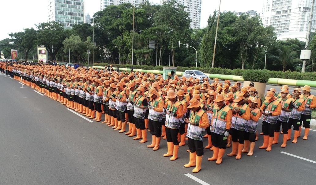 Siaga Kebersihan di HUT ke-80 TNI di Monas, DLH DKI Kerahkan 2.100 Personel