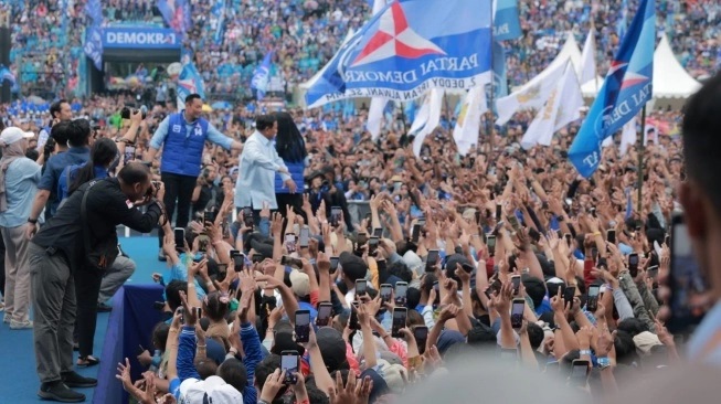 Dikabarkan Hoaks Sakit, Prabowo Malah Joget Gemoy di Malang