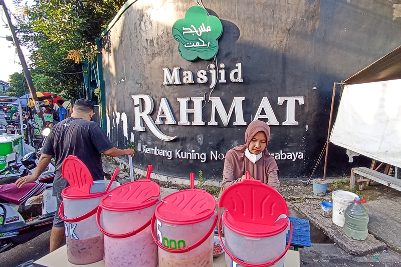 Masjid Ikon Surabaya (12): Haul Mbah Karimah yang Selalu Meriah