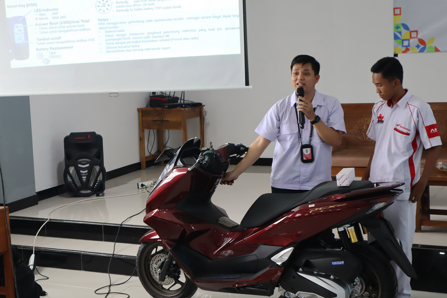 Kolaborasi Edukatif! Wahana dan AHM Sharing Teknologi PCX 160 RoadSync di SMKN 5 Tangerang