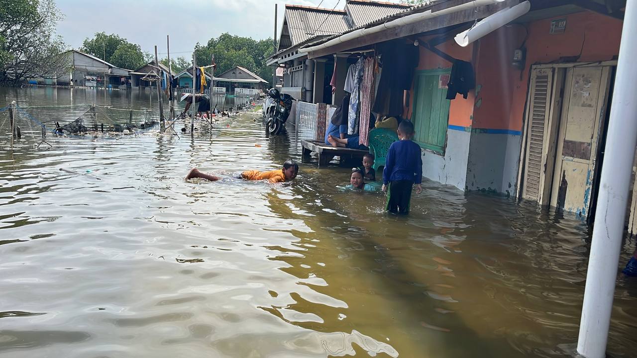 Pemkab Bekasi Cuek, Warga Kesal Banjir Rob di 9 Desa Belum Ditangani