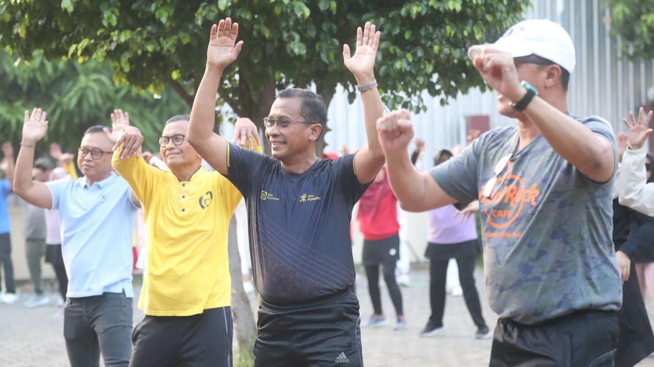 Momen Dirut BPJS Kesehatan Ikut Senam Dahlan Iskan: Bisa Turunkan Risiko Serangan Jantung dan Diabetes