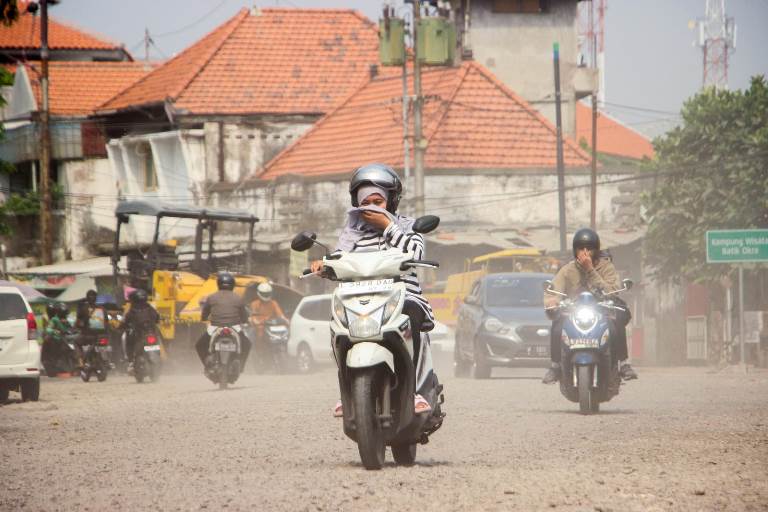 Perbaikan Jalan Tak Kunjung Usai, Dua Minggu Jalan Kranggan Bubutan Penuh Debu