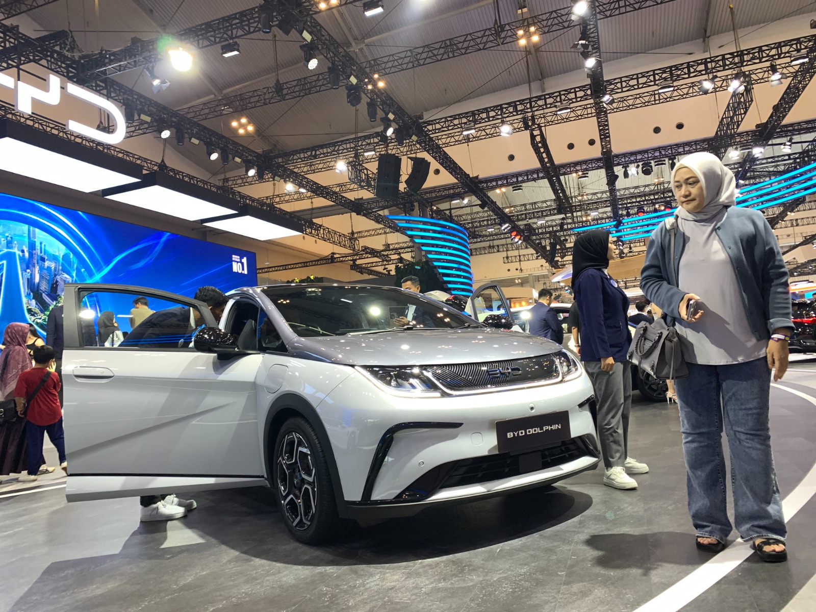 Intip Perubahan BYD Dolphin yang Diluncurkan di GIIAS 2025, Teknologi ADAS Makin Canggih