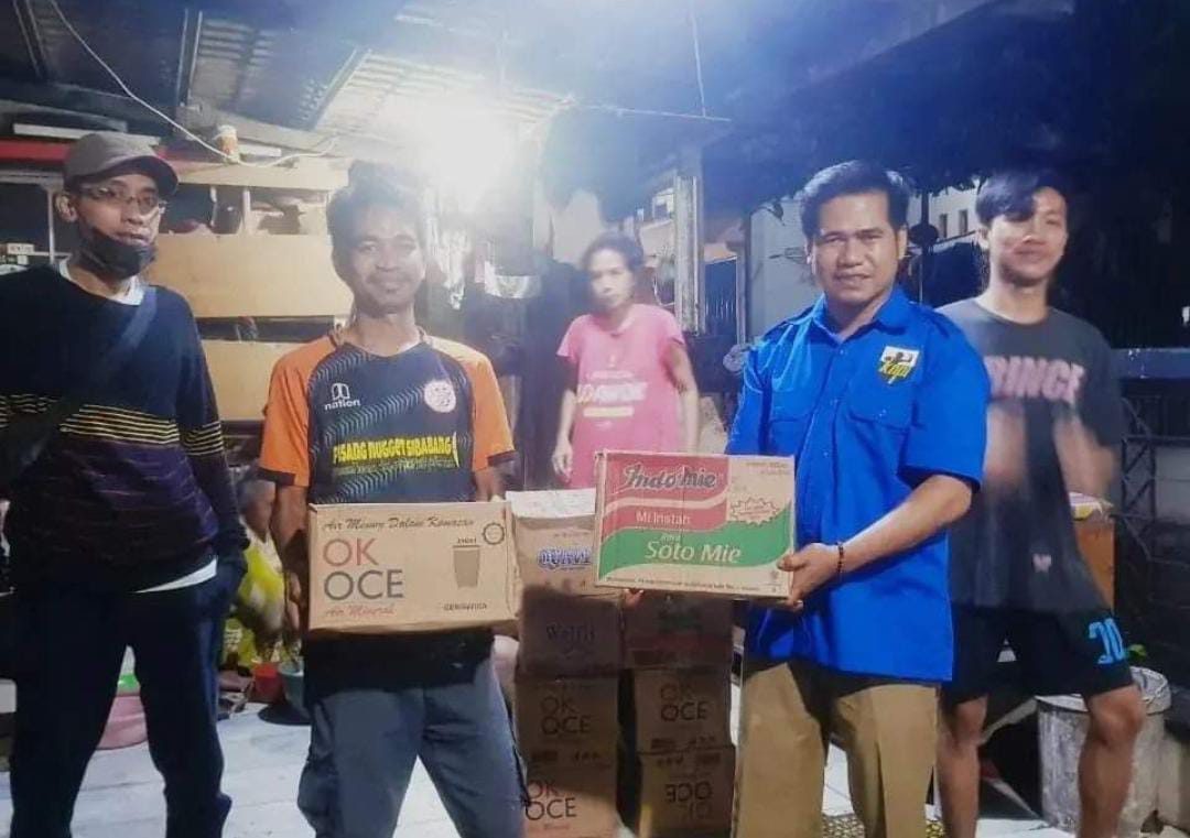 Ke Dapur Umum Warga Cibodas Terdampak Banjir, KNPI Kota Tangerang Salurkan Bantuan