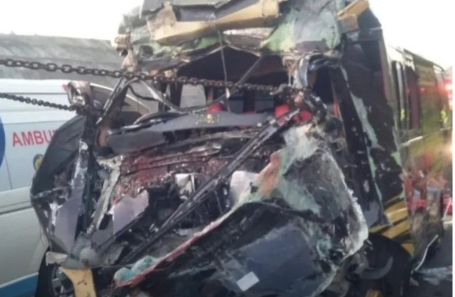 Kecelakaan di Tol Bawen - Semarang Sopir Truk Fuso Tak Merasa Ditabrak, 5 Orang Tewas 7 Terluka