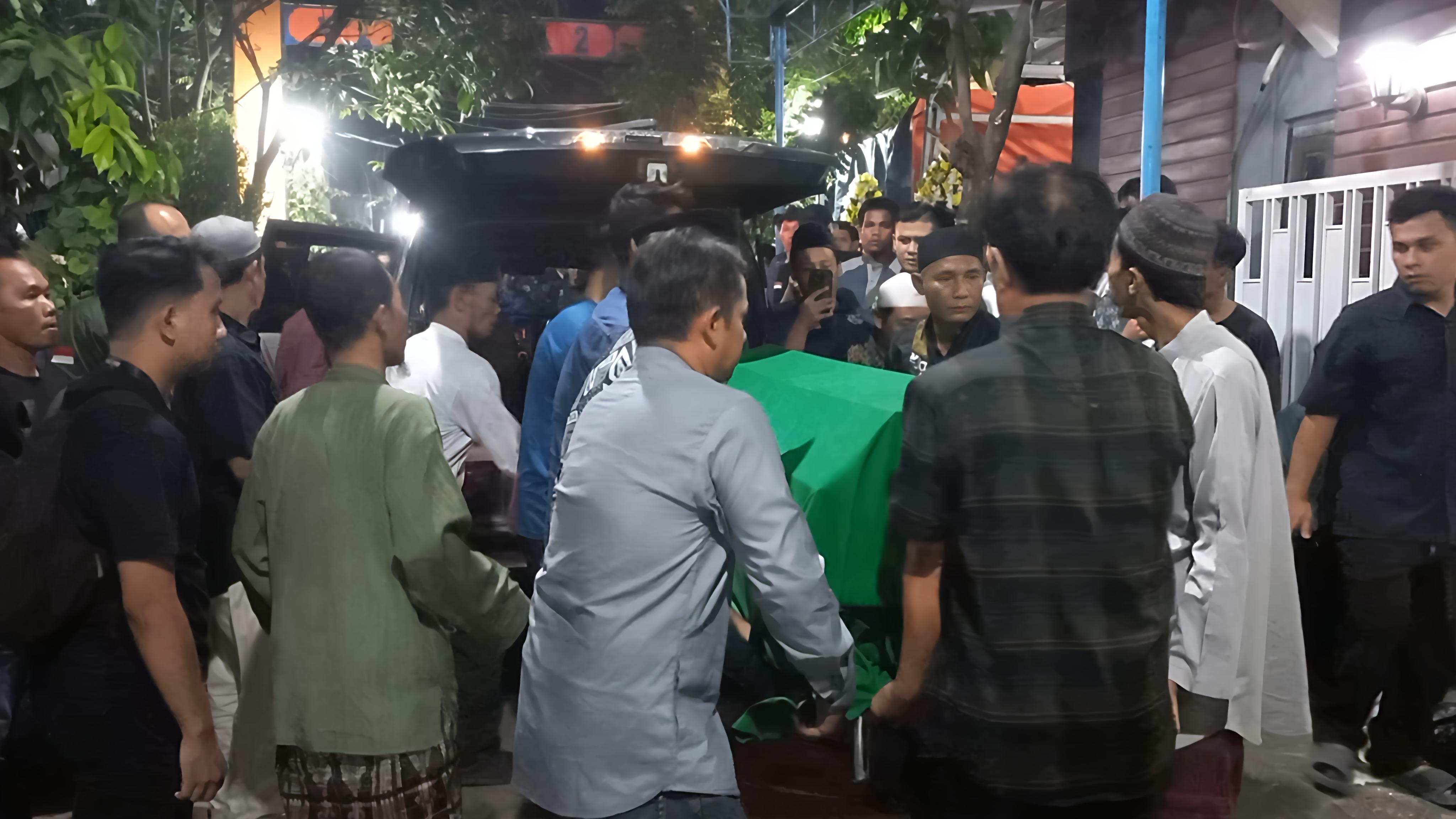 Jenazah Bos Rental Mobil Korban Penembakan di Tol Tangerang-Merak Tiba di Rumah Duka, Tangis Keluarga Pecah