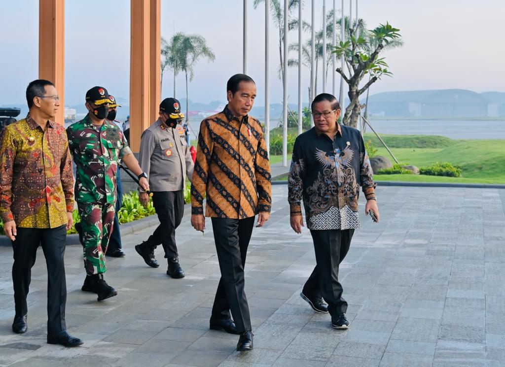 Jokowi Kunjungan Kerja ke Singapura Hari Ini, Hadiri Pertemuan Leaders’ Retreat