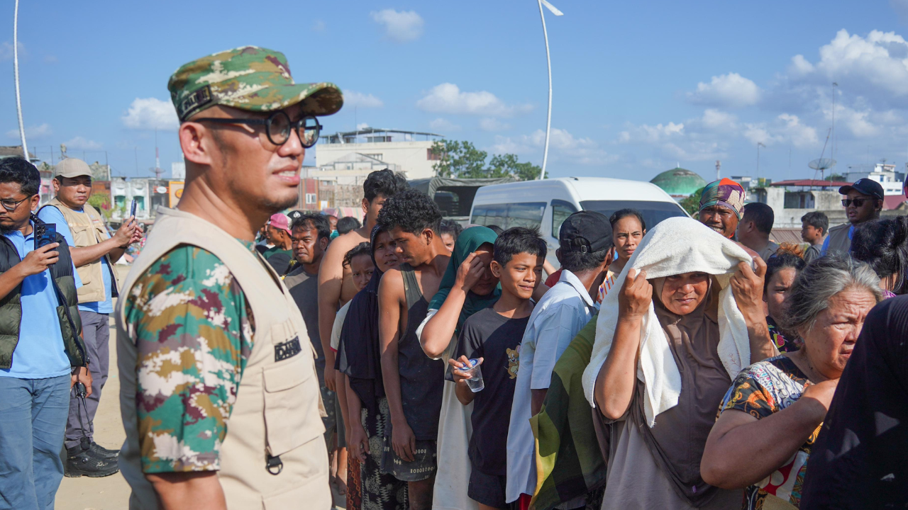 Wamenhaj Dahnil Anzar Simanjuntak Bersama Pengurus Besar Matahari Pagi Indonesia Salurkan Bantuan Kemanusiaan di Aceh Tamiang