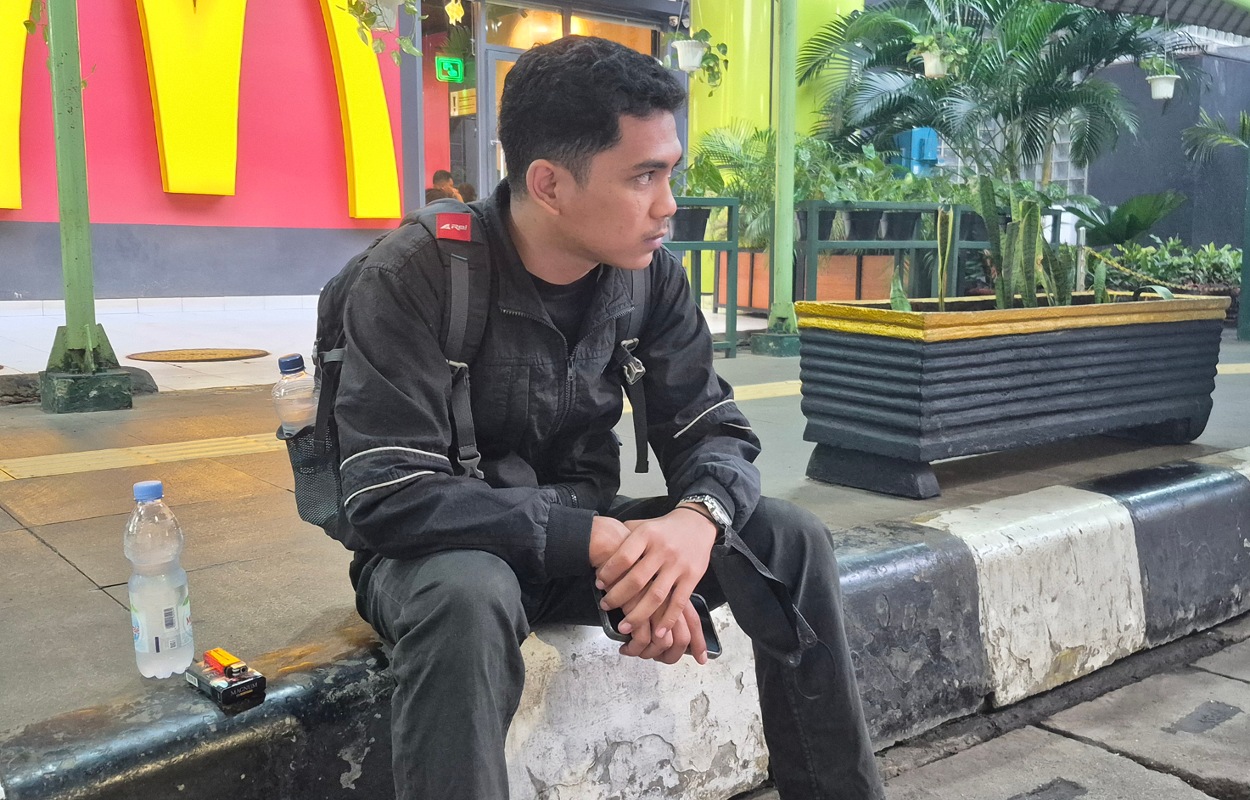 Saat Lebaran Berubah Duka: Kisah Oki Kembali ke Kampung Usai Ibunda Meninggal