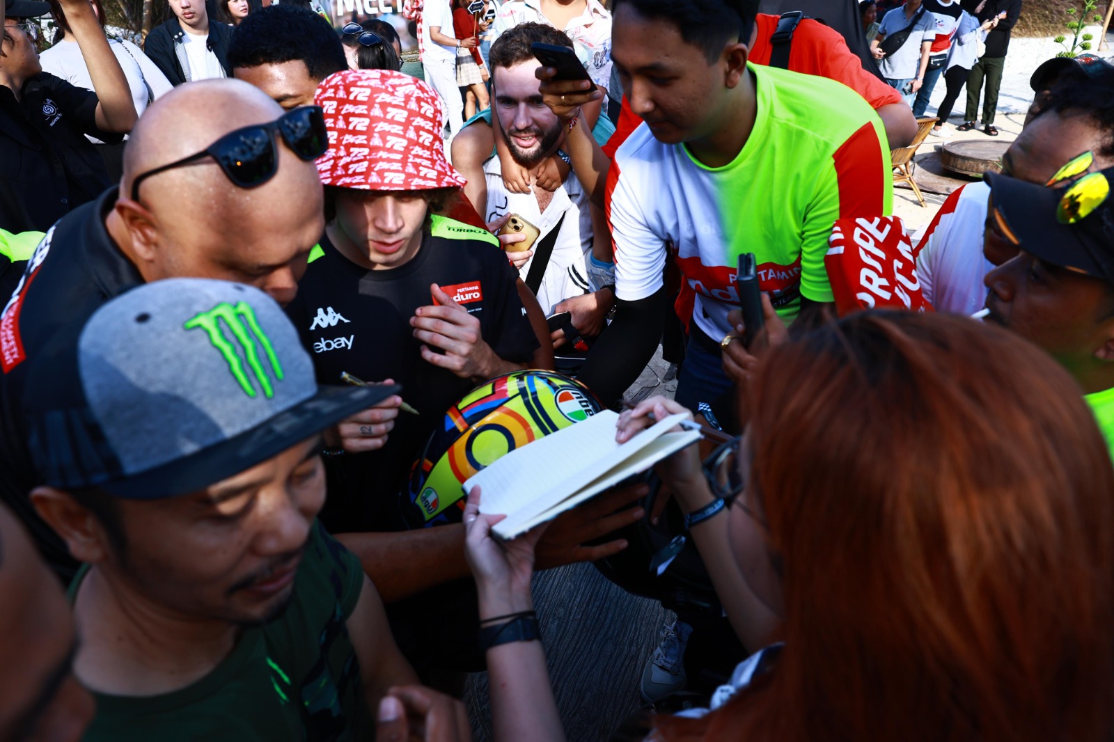 2 Pembalap Pertamina Enduro VR46 Racing Team Parade Bareng Komunitas Klub Motor Bali