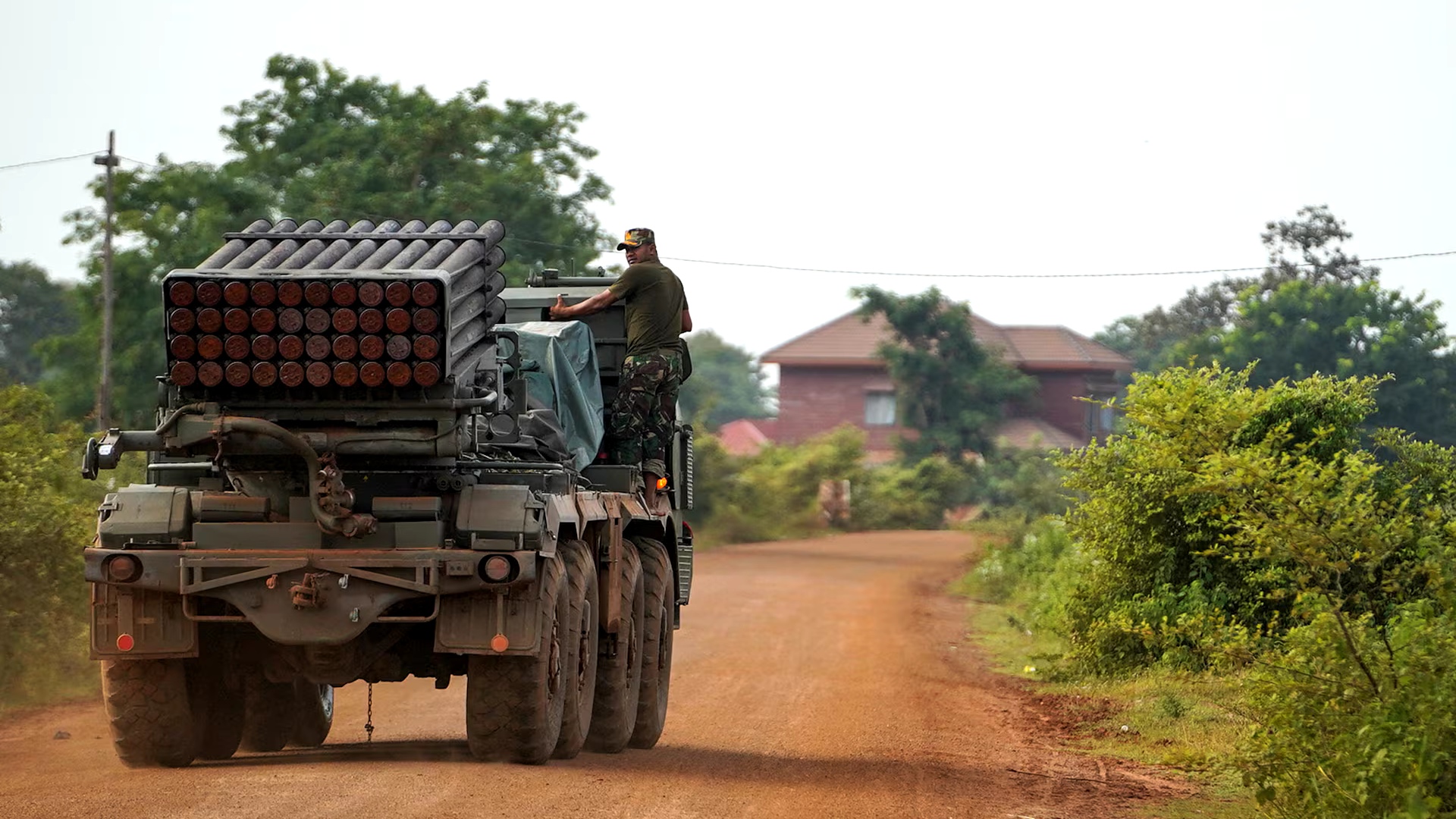 Pertempuran di Perbatasan Thailand-Kamboja Terus Berlangsung, Saling Tembak Artileri, Roket, dan Mortar