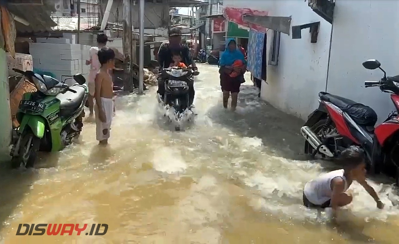 Derita Warga Muara Angke Korban Banjir Rob, Motor Sampai Kulkas Rusak!