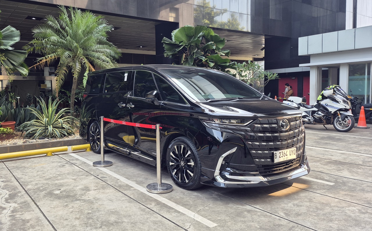 Rumah Immanuel Ebenezer Digeledah KPK, 1 Alphard dan 4 Handphone Disita