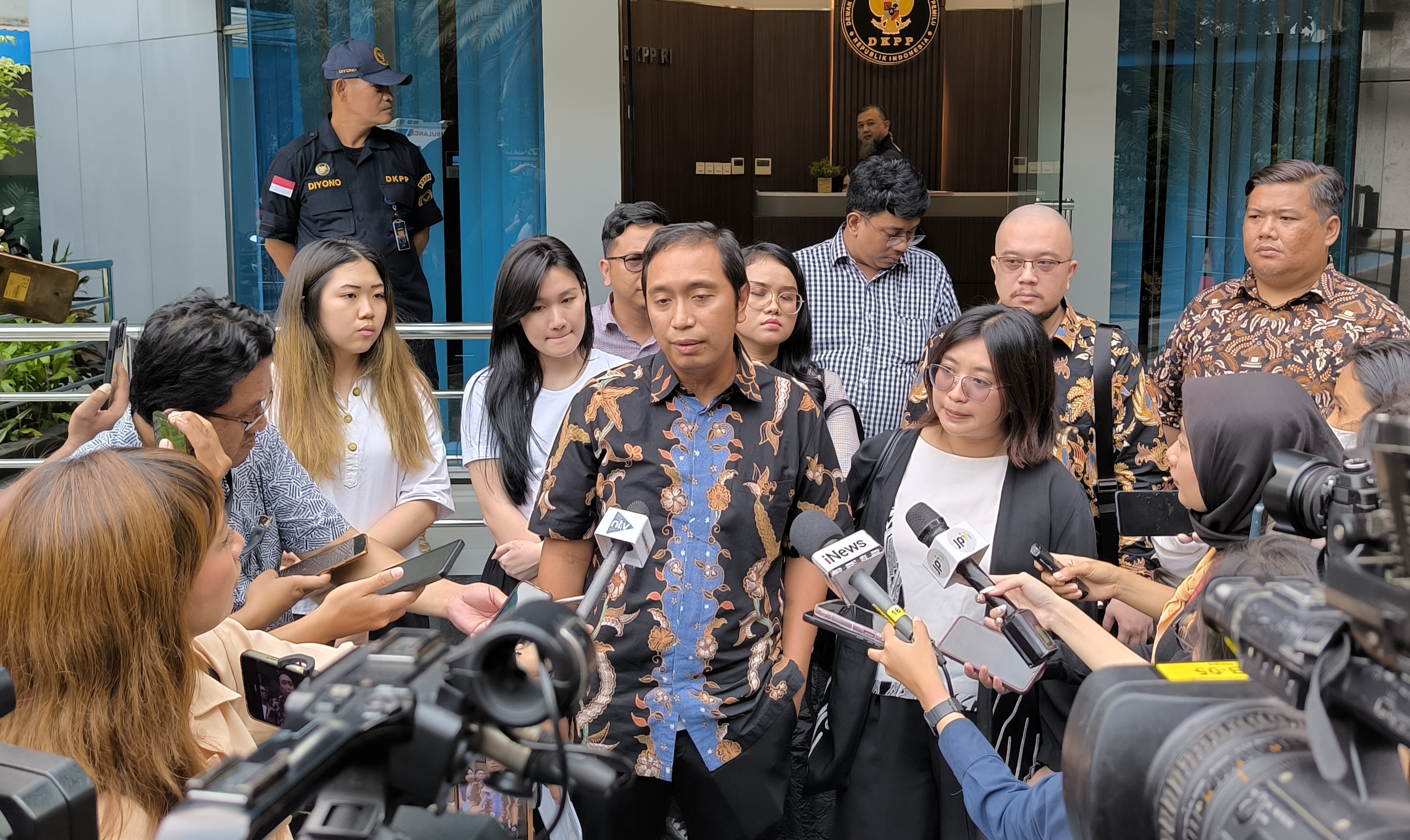 Ketua KPU Tersandung Kasus Dugaan Asusila, Kuasa Hukum Korban: 'Tak Ada Kepentingan Politik!'