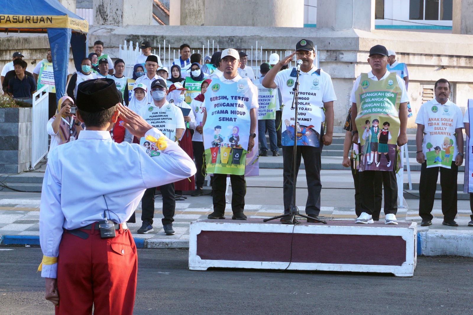 Pelajar SD Se-Kota Pasuruan Pawai Kota Pasuruan Bersih dan Tertib