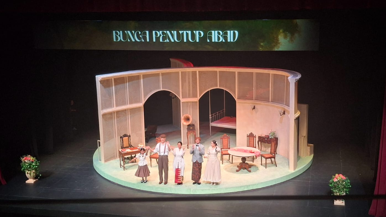Pentas Bunga Penutup Abad Hadirkan Kisah Minke dan Nyai Ontosoroh dengan Naskah Segar Lewat Panggung Putar