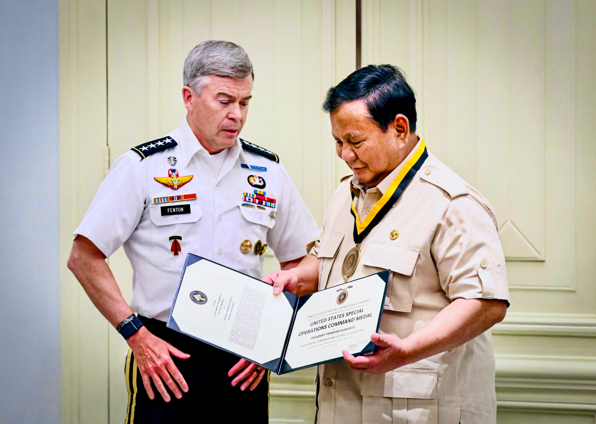 Prabowo Terima Medali Kehormatan dari Komando Operasi Khusus AS di Istana Merdeka
