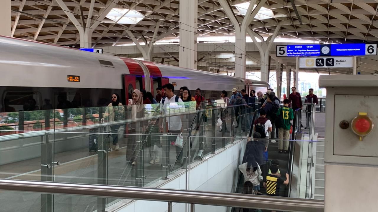 Puncak Arus Balik Nataru, 7.920 Penumpang Whoosh Bergerak dari Bandung ke Jakarta 