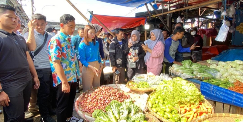 Warisi Gaya Jokowi, Gibran Blusukan ke Pasar Kemiri Muka Depok
