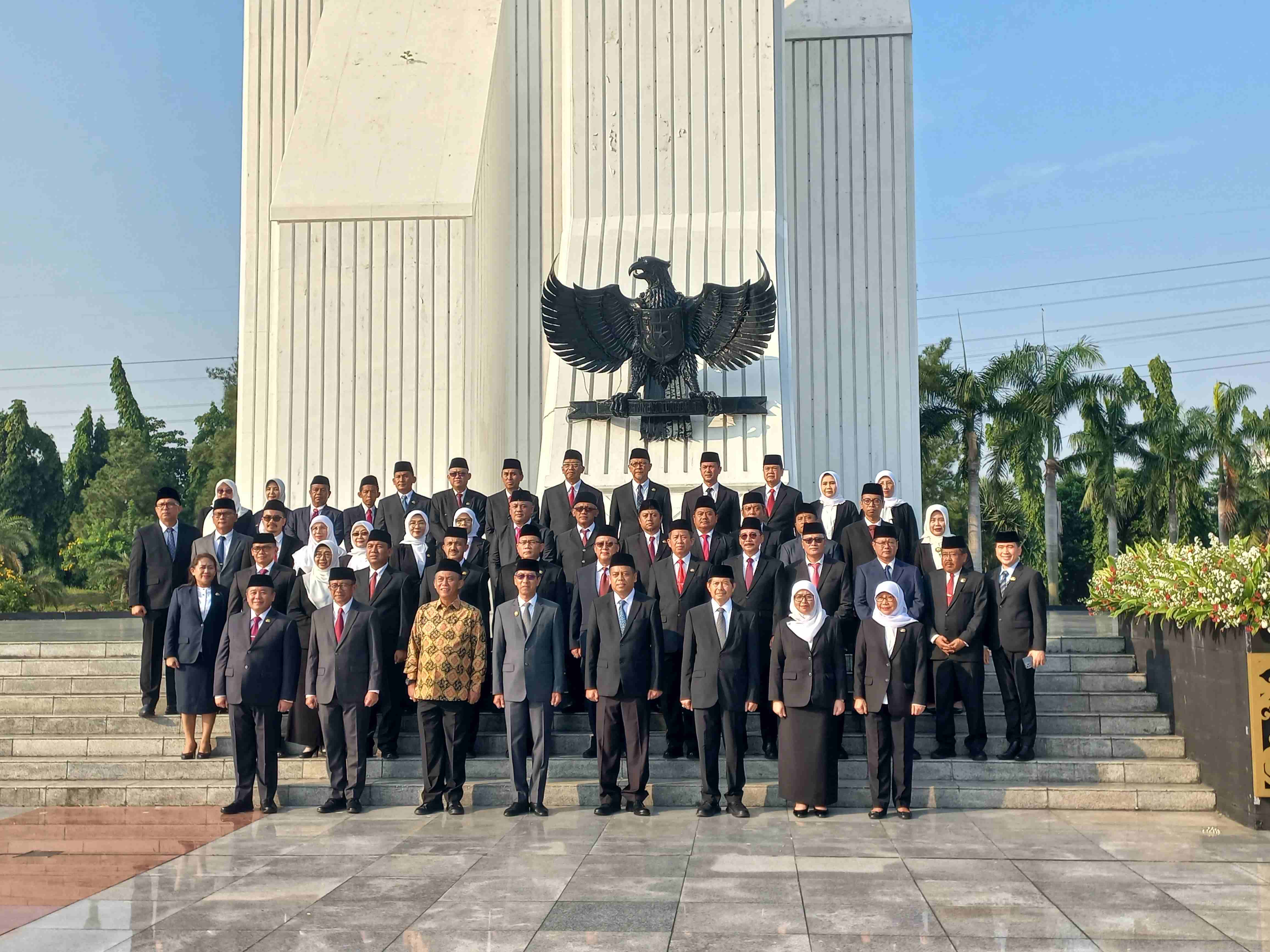 Sambut HUT Jakarta, Pj Gubernur Ziarah Ke Taman Makam Pahlawan Kalibata