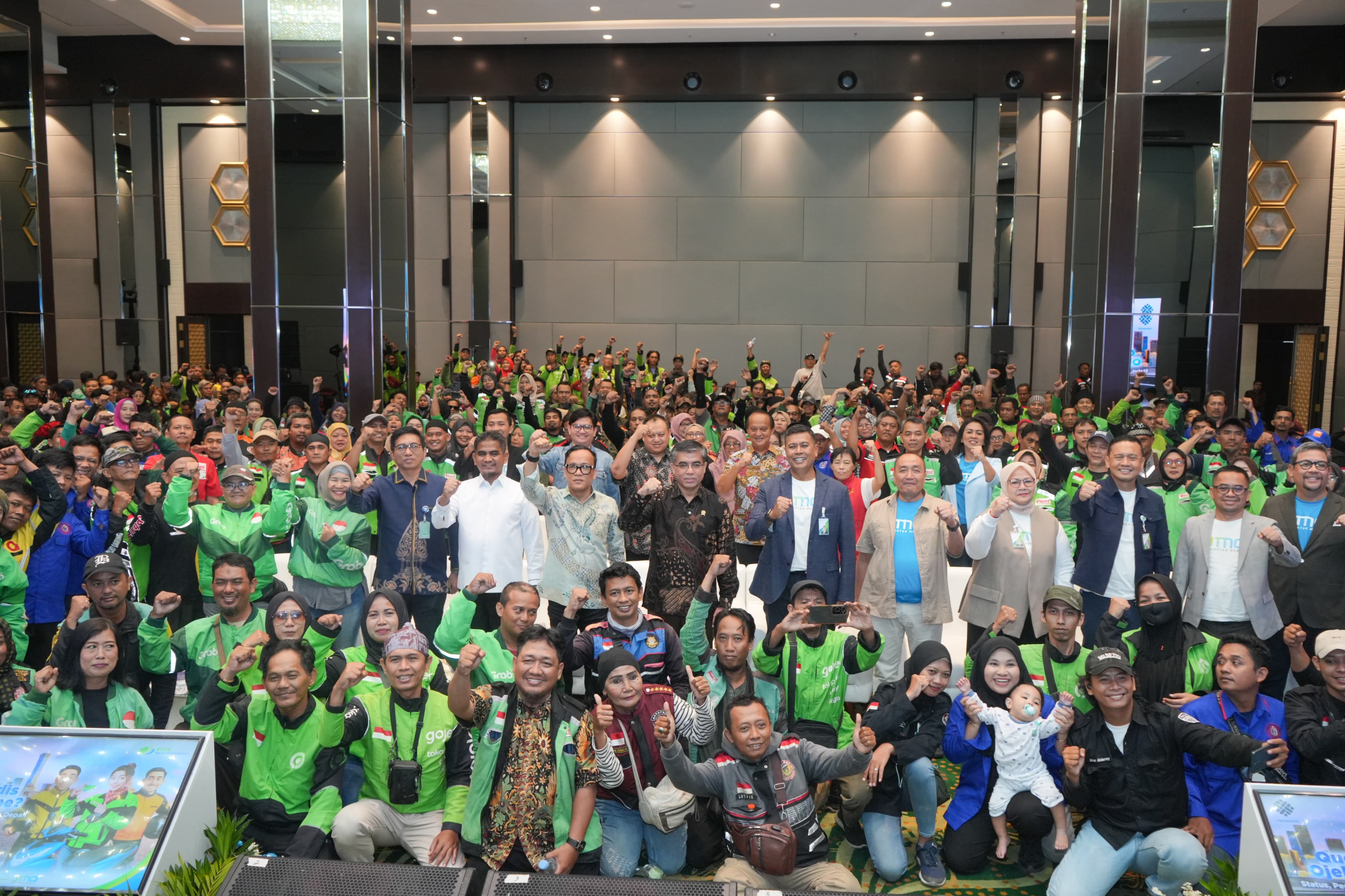 Menaker Yassierli Sebut Pengemudi Ojol dan Kurir Online Wajib Dapat Jaminan Sosial