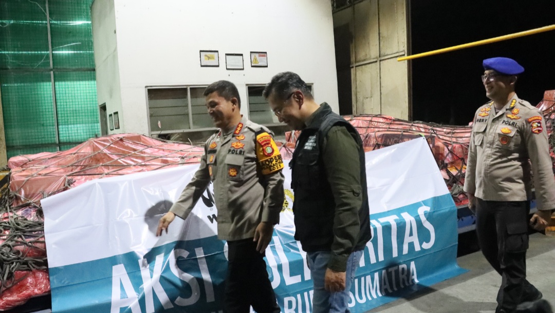 Polri Gandeng WWF Salurkan Puluhan Ton Logistik bagi Warga Terdampak Bencana Sumatera