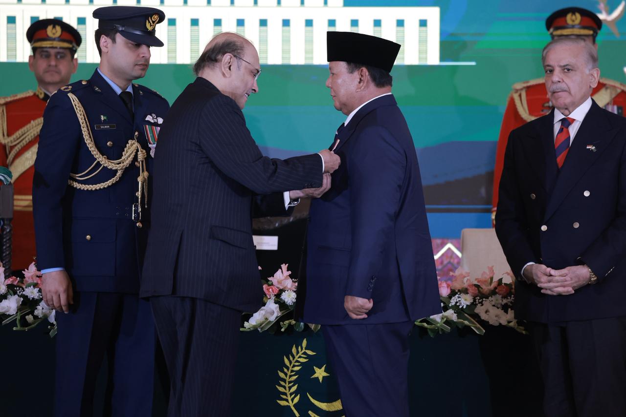 Presiden Zardari Anugerahkan Nishan-e-Pakistan, Bintang Tertinggi Pakistan kepada Presiden Prabowo