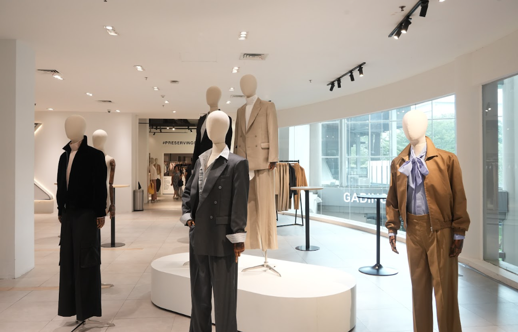 Ketika Desainer Hartono Gan Bicara Sustainable Fashion Berawal dari Blazer dan Jas Ready To Wear