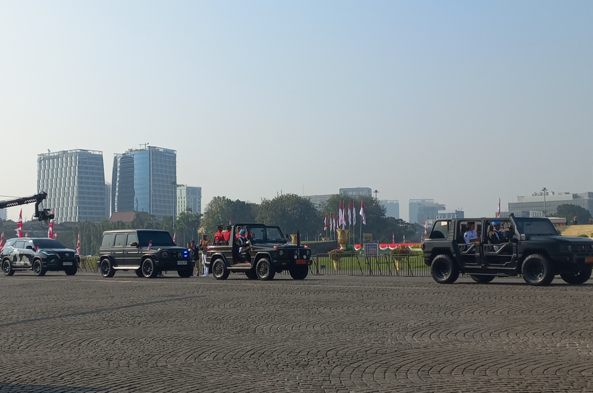 Kirab Bendera: Duplikat Bendera Merah Putih dan Teks Proklamasi Dibawa Pakai Kendaraan Taktis Pindad Maung 