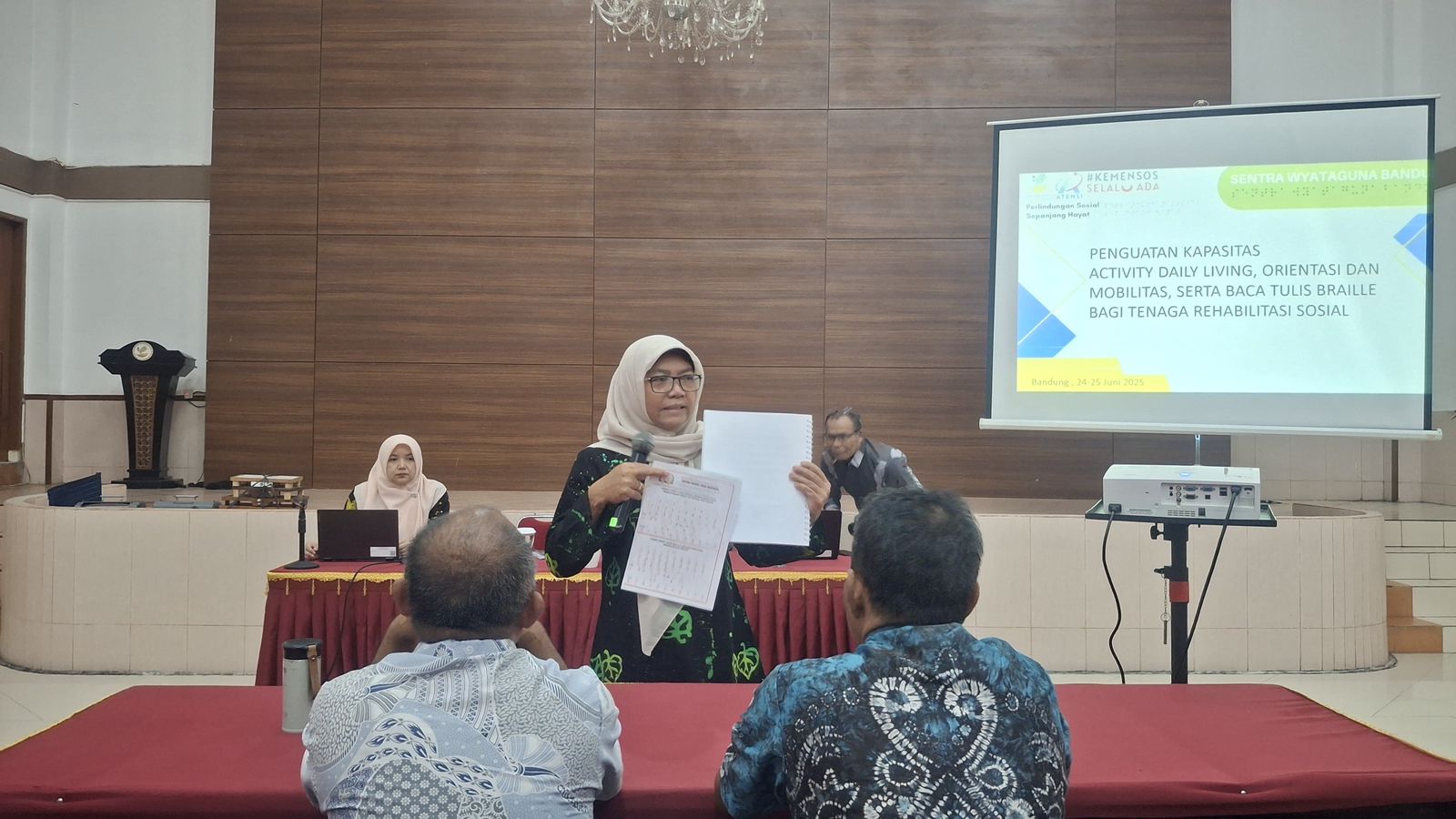 Kemensos Latih Pendamping Sosial, Kuasai Huruf Braille dan Teknik Pendampingan Difabel