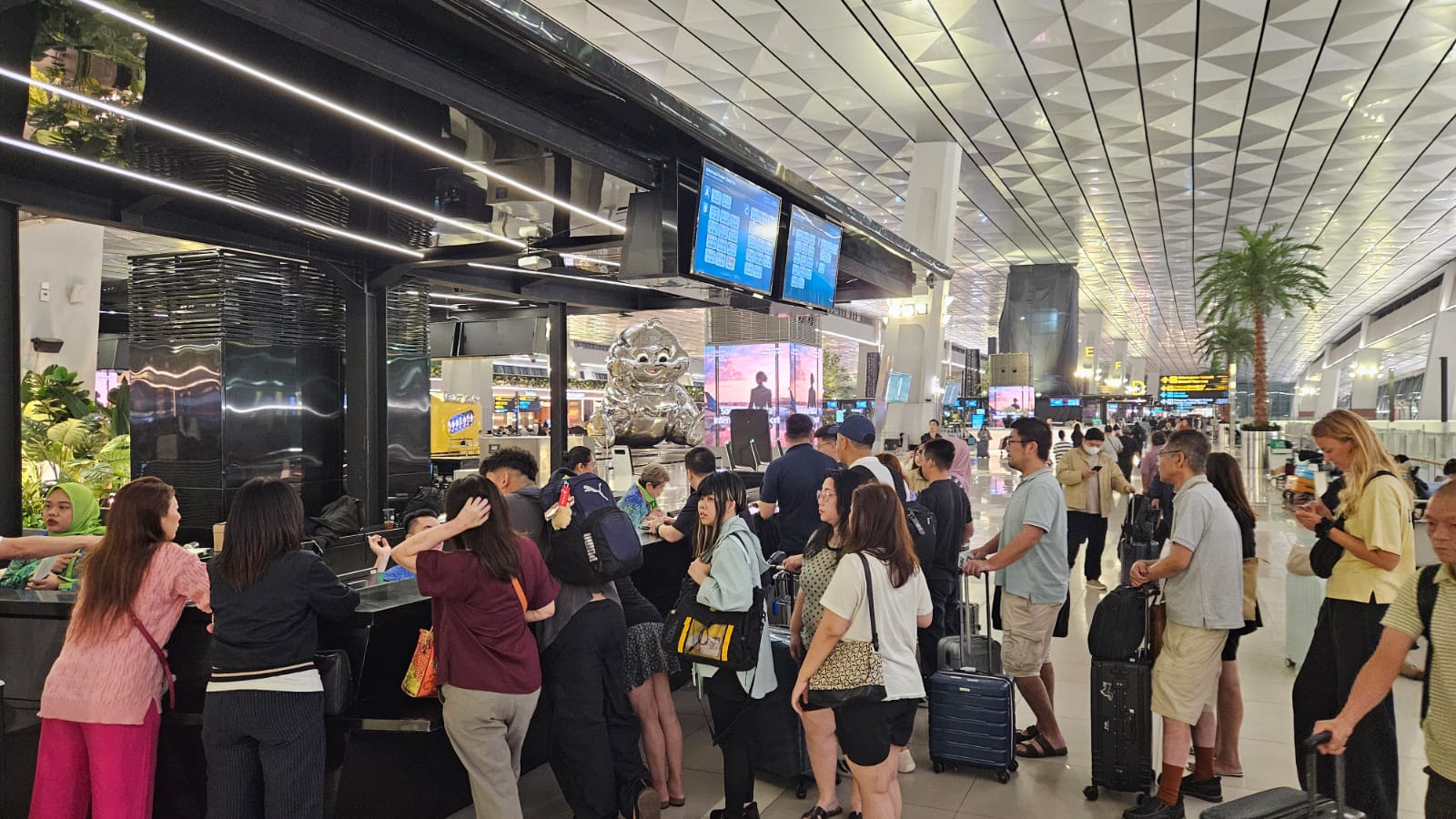 Bandara Soekarno-Hatta Perpanjang Penutupan Penerbangan hingga 17.30 WIB, Erupsi Anak Krakatau Meningkat?