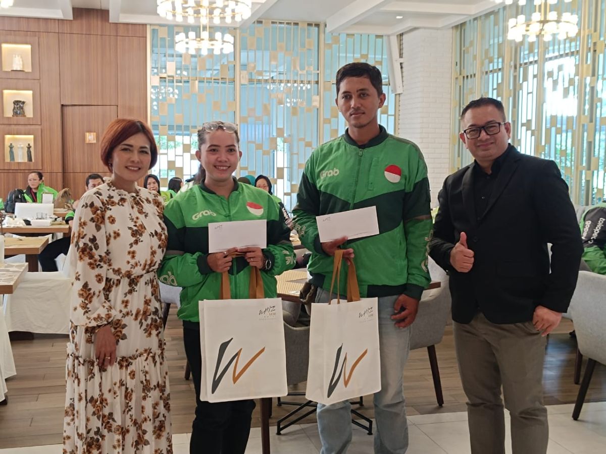 Whiz Luxe Hotel Spazio Surabaya Rayakan Ulang Tahun Kedua, Ajak Driver Ojek Online Makan Siang Bersama