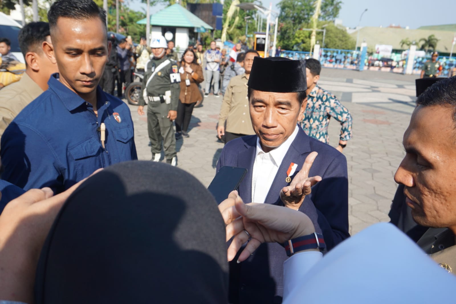 Hadiri Pernikahan Anak Khofifah, Jokowi Absen di Penutupan PON XXI di Sumut