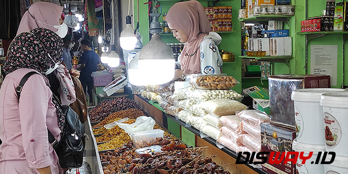 Sempat Turun 70 Persen, Penjualan Oleh-oleh Haji Pasar Tanah Abang Mulai Membaik