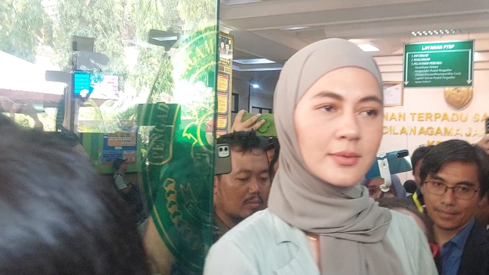 Baim Wong dan Paula Verhoeven Kompak Hadiri Sidang Cerai, Majelis PA Jaksel Perintahkan Mediasi