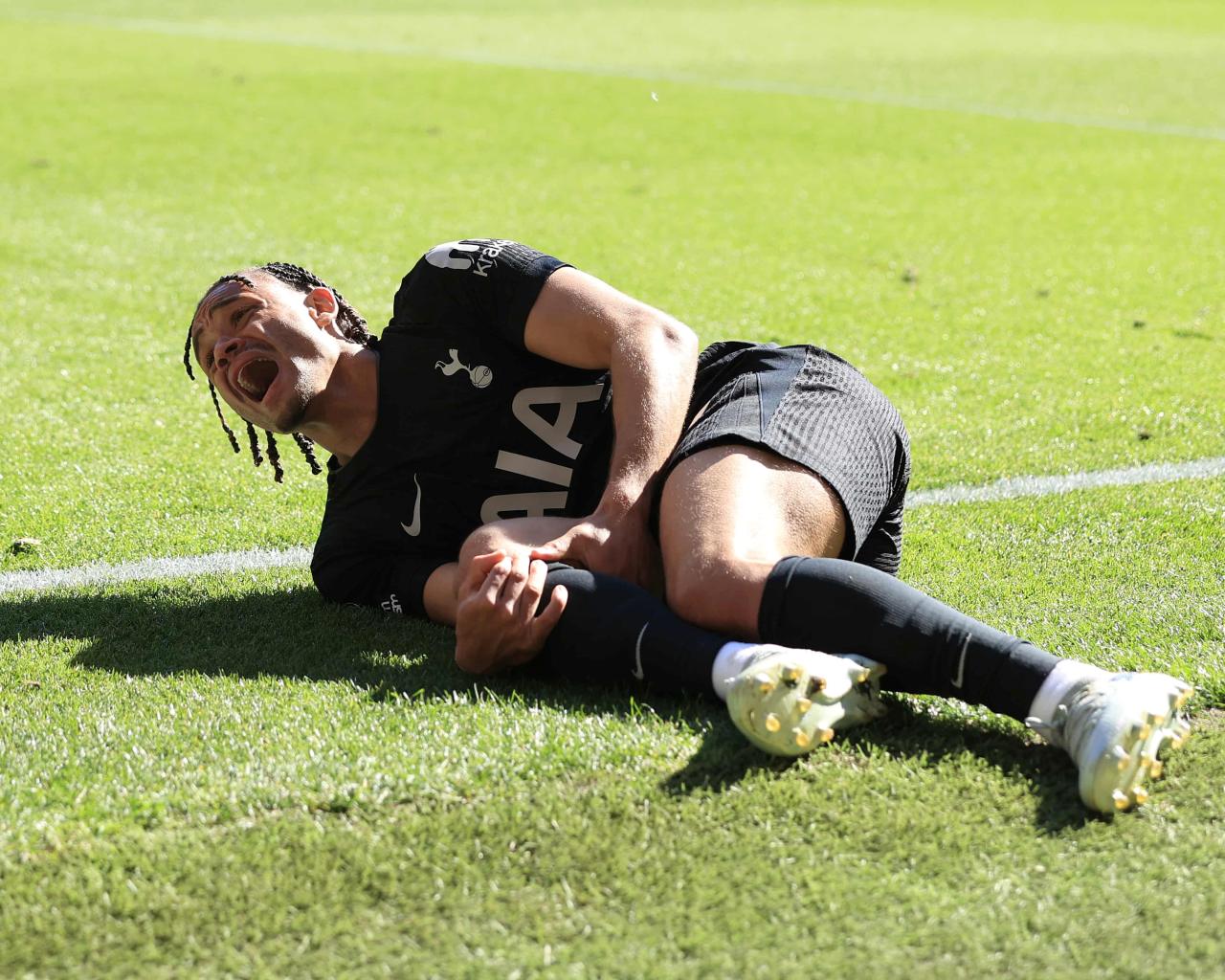 Xavi Simons Cedera ACL, Tottenham Makin Tertekan di Zona Degradasi