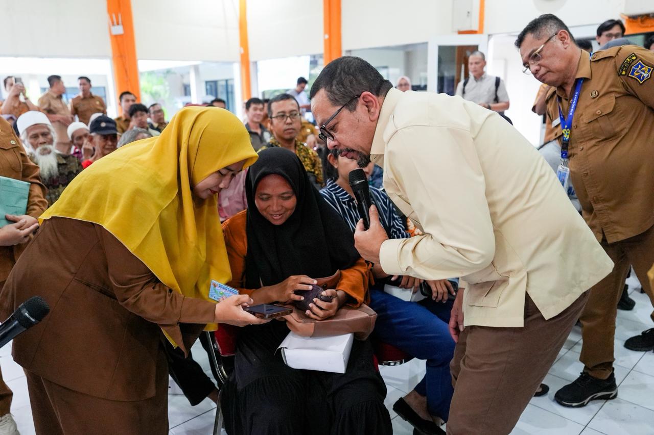 Jajal Langsung Digitalisasi Perlinsos, M. Qodari: Verifikasi Bansos Kini Pakai Face Recognition
