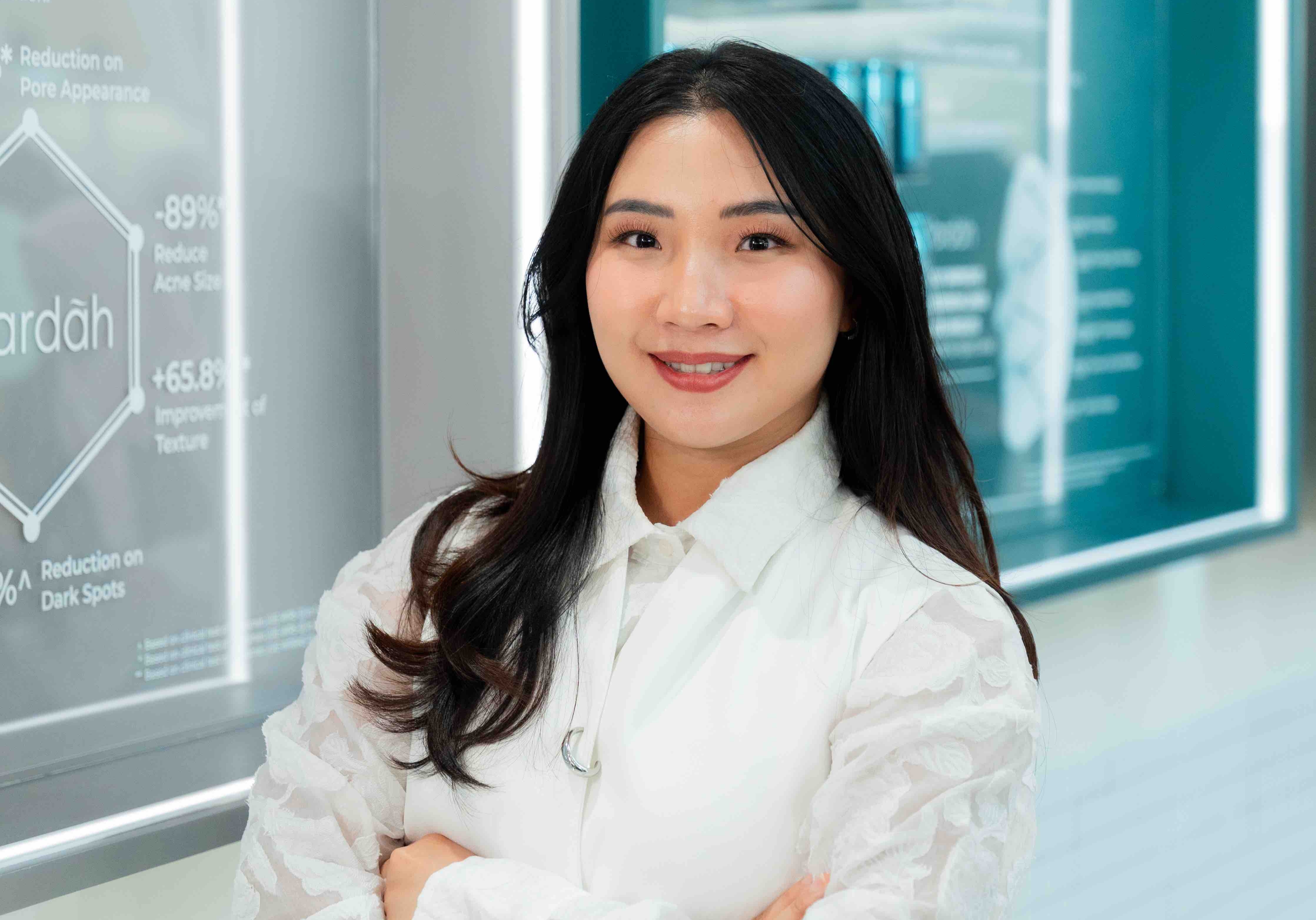 Ahli Ungkap Perawatan Kecantikan di Rumah, Rahasia Kulit Glowing dengan Sentuhan Serum dan Beauty Device