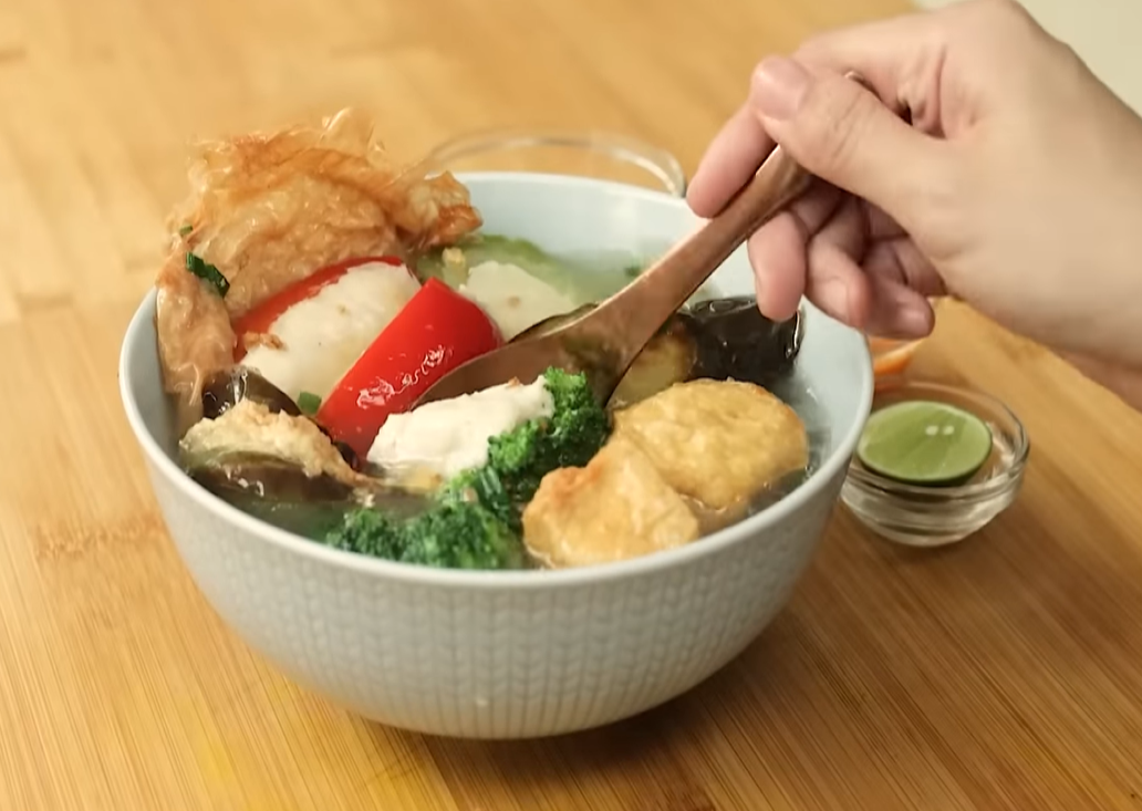 Resep Mmebuat Sup Bakso Ayam Sayuran Ala Chef Devina Hermawan: Lengkap Berbagai Tekstur Jadi Satu!