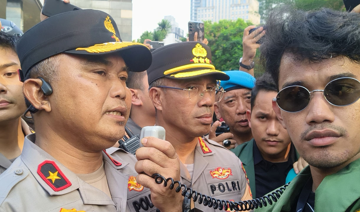 Massa Aksi Masuki Polda Metro, Wakapolda Temui Demonstran 